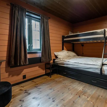 Familievennlig & Jacuzzi & Badstue * טריסיל