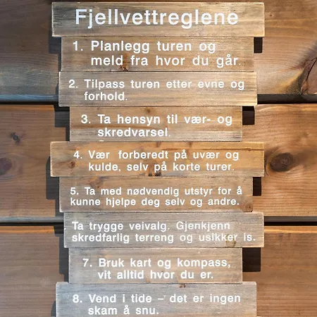 בית נופש Familievennlig & Jacuzzi & Badstue