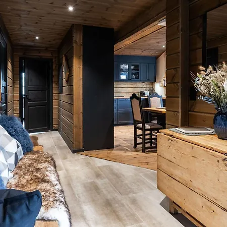 Familievennlig & Jacuzzi & Badstue * טריסיל