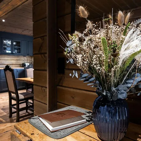 בית נופש Familievennlig & Jacuzzi & Badstue