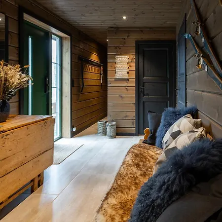 Familievennlig & Jacuzzi & Badstue בית נופש *