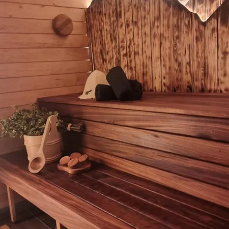 Familievennlig & Jacuzzi & Badstue בית נופש *