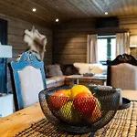 Familievennlig & Jacuzzi & Badstue Semesterbostad